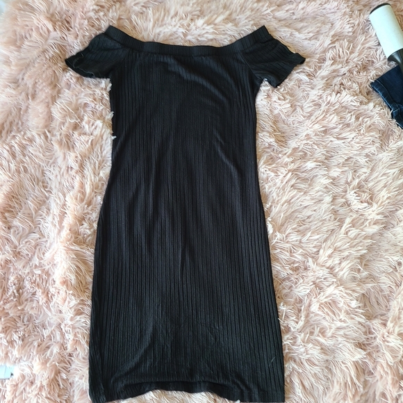 S U2B Ribbed Black Bodycon Off the Shoulder Dress - Picture 3 of 9